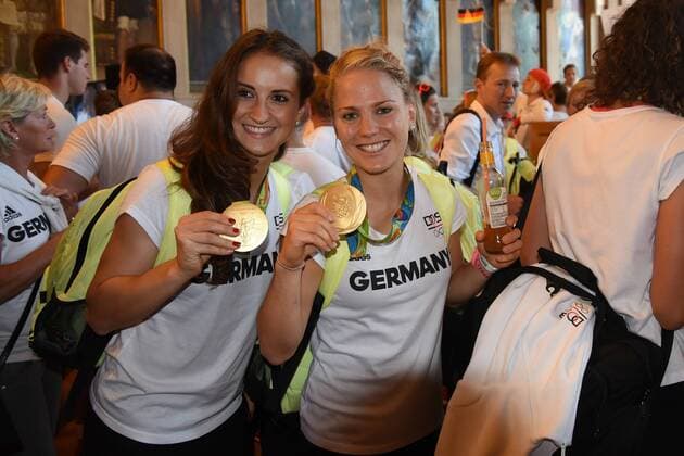 23.08.2016, Frankfurt Römer Willkommensfeier für die deutschen Olympia-Teilnehmer Fussball-Olympiasiegerinnen Sarah Däbritz und Leonie Meier