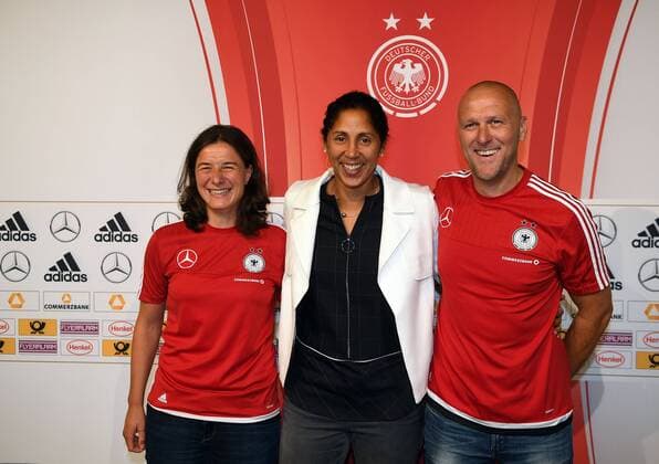 24.08.2016, xjhx, Fussball DFB Damen, Pressekonferenz Vorstellung Trainerteam um Steffi Jones, emspor, v.l. Co Trainerin Verena Hagedorn (Deutschland), Trainerin Steffi Jones (Deutschland), Co Trainer Markus Hoegner (Deutschland) Frankfurt am Main