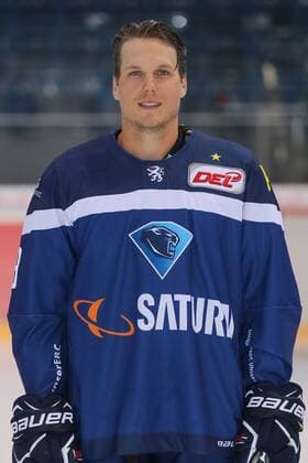 DEL, ERC Ingolstadt - Porträttermin DEL - Eishockey - ERC Ingolstadt - Saison 2016 2017 - Portraits Foto - Training - Danny Irmen (ERC 19) DEL - ERC Ingolstadt - Saison 2015 2016 Portraits Foto - Training