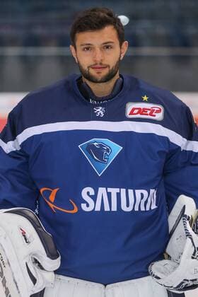 DEL, ERC Ingolstadt - Porträttermin DEL - Eishockey - ERC Ingolstadt - Saison 2016 2017 - Portraits Foto - Training - Torwart Marco Eisenhut (ERC 31) DEL - ERC Ingolstadt - Saison 2015 2016 Portraits Foto - Training
