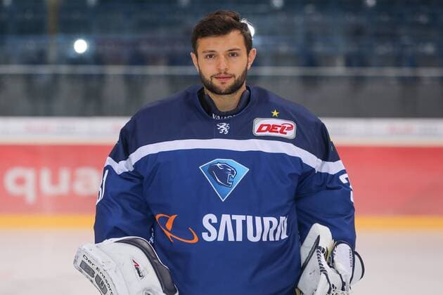 DEL, ERC Ingolstadt - Porträttermin DEL - Eishockey - ERC Ingolstadt - Saison 2016 2017 - Portraits Foto - Training - Torwart Marco Eisenhut (ERC 31) DEL - ERC Ingolstadt - Saison 2015 2016 Portraits Foto - Training