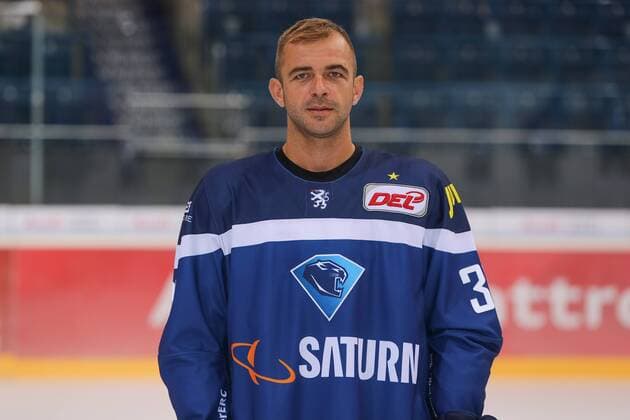 DEL, ERC Ingolstadt - Porträttermin DEL - Eishockey - ERC Ingolstadt - Saison 2016 2017 - Portraits Foto - Training - Thomas Greilinger (ERC 39) DEL - ERC Ingolstadt - Saison 2015 2016 Portraits Foto - Training