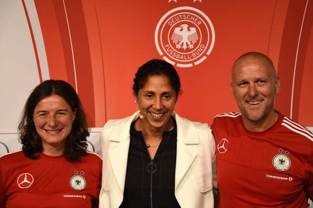 Themen der Woche - SPORT Bilder des Tages - SPORT 24.08.2016 Deutschland, Frankfurt Deutscher Fussballbund (DFB) Steffi Jones übernimmt das Amt der DFB-Frauen-Bundestrainerin hier mit ihrem Trainerteam Verena Hagedorn und Markus Högner