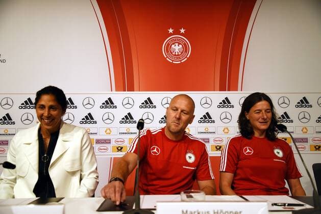 24.08.2016 Deutschland, Frankfurt Deutscher Fussballbund (DFB) Steffi Jones übernimmt das Amt der DFB-Frauen-Bundestrainerin hier mit ihrem Trainerteam Verena Hagedorn und Markus Högner
