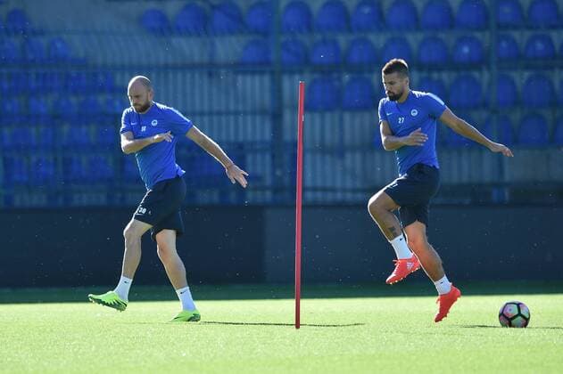 From right: Milan Baros and Martin Latka of Liberec during a training prior to the fourth qualifying round of the Europa League match Slovan Liberec vs AEK Larnaka in Liberec, Czech Republic, August 24, 2016. (CTKxPhoto RadekxPetrasek) CTKPhotoP201608240824801  PER 11