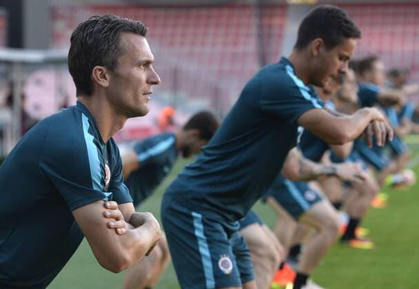 Sparta player David Lafata, left, attends a training session prior to the fourth qualifying round of the Europa League return match Sparta Praha vs Sonderjyske in Prague, Czech Republic, August 24, 2016. (CTKxPhoto MichalxKrumphanzl) CTKPhotoP201608240891101  kru 8