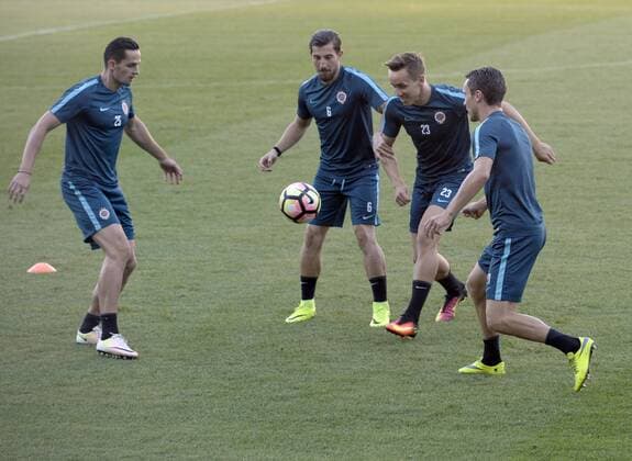 Sparta players attend a training session prior to the fourth qualifying round of the Europa League return match Sparta Praha vs Sonderjyske in Prague, Czech Republic, August 24, 2016. (CTKxPhoto MichalxKrumphanzl) CTKPhotoP201608240899501  kru 4