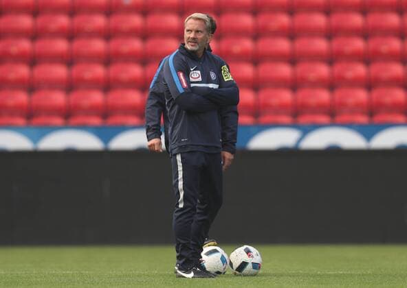 SOCCER - UEFA EL quali, Rosenborg vs A.Wien TRONDHEIM,NORWAY,24.AUG.16 - SOCCER - UEFA Europa League, Play-off qualification, BK Rosenborg Trondheim vs FK Austria Wien, preview, training of A.Wien. Image shows head coach Thorsten Fink (A.Wien). GEPAxpictures xChristianxOrt