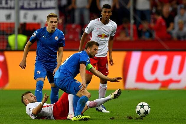SOCCER - UEFA CL quali, RBS vs Zagreb SALZBURG,AUSTRIA,24.AUG.16 - SOCCER - UEFA Champions League, Play-off qualification, Red Bull Salzburg vs GNK Dinamo Zagreb. Image shows Valon Berisha (RBS) and Domagoj Antolic (Zagreb). GEPAxpictures xFlorianxErtl