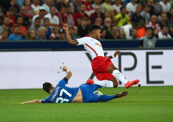 SOCCER - UEFA CL quali, RBS vs Zagreb SALZBURG,AUSTRIA,24.AUG.16 - SOCCER - UEFA Champions League, Play-off qualification, Red Bull Salzburg vs GNK Dinamo Zagreb. Image shows Peter Stojanovic (Zagreb) and Valentino Lazaro (RBS). GEPAxpictures xFelixxRoittner