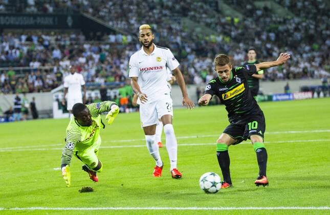 Mönchengladbach, 24.08.2016, Borussia Park Tor zum 1:0 durch Thorgan Hazard (BMG) gegen Torwart Yvon Mvogo (Bern) VfL Borussia Mönchengladbach - Young Boys Bern mm
