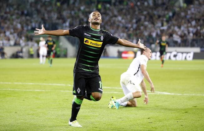 Raffael of Moenchengladbach (L) celebrates scoring the 2:0 goal during the championsleague qualification match between Borussia Moenchengladbach and BSC Young Boys, Borussiapark in Moenchengladbach on August 24., 2016. Borussia Mönchengladbach vs. Young Boys Bern in der Champions League Qualifikation der Saison 2016 2017 am 24.August 2016.