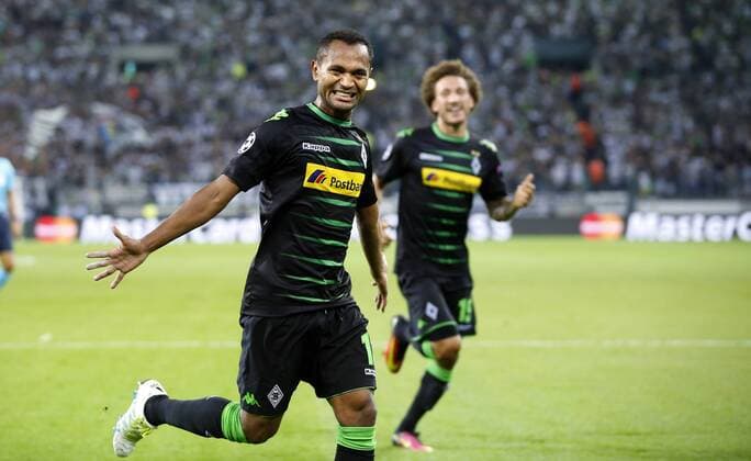 Raffael of Moenchengladbach (L) celebrates scoring the 2:0 goal during the championsleague qualification match between Borussia Moenchengladbach and BSC Young Boys, Borussiapark in Moenchengladbach on August 24., 2016. Borussia Mönchengladbach vs. Young Boys Bern in der Champions League Qualifikation der Saison 2016 2017 am 24.August 2016.