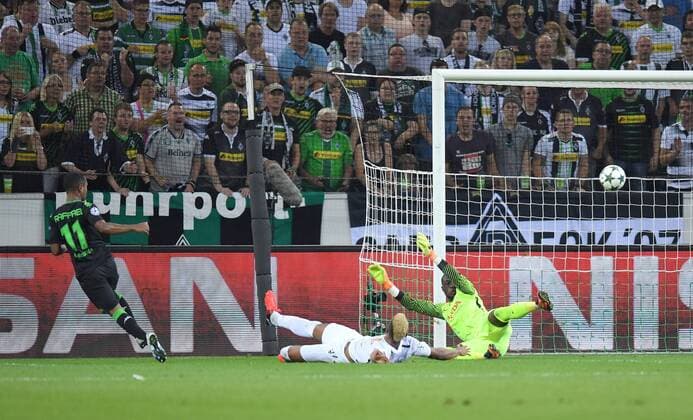 24.08.2016, Fussball, Saison 2016 2017, Champions League Qualifikation, Play-off, Borussia Moenchengladbach - Young Boys Bern, Raffael (Borussia Moenchengladbach), li., erzielt das Tor zum 3:0