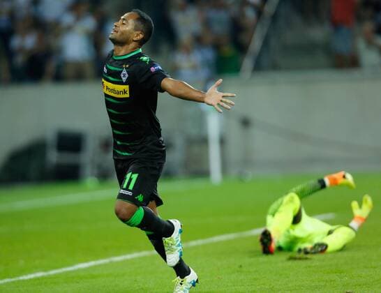 Moenchengladbach, Germany 24.08.2016, Champions League Qualifikation, Rueckspiel, Borussia Moenchengladbach - Young Boys Bern, Torjubel Raffael (Moenchengladbach, L) nach dem Treffer zum 2-0, hinten Torwart Yvon Mvogo (Bern). ( DeFodi512