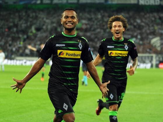 Championsleague Playoff Runde. Borussia Mönchengladbach - Young Boys Bern 24.08.2016. Der Torschütze zum 2:0 Raffael jubelt nach seinem Treffer. Hinten: Fabian Johnson (beide BMG). HM