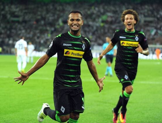 Championsleague Playoff Runde. Borussia Mönchengladbach - Young Boys Bern 24.08.2016. Der Torschütze zum 2:0 Raffael jubelt nach seinem Treffer. Hinten: Fabian Johnson (beide BMG). HM