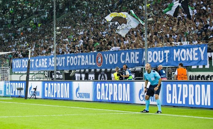 Themen der Woche - SPORT Bilder des Tages - SPORT Mönchengladbach, 24.08.2016, Borussia Park Fanprotest gegen die UEFA VfL Borussia Mönchengladbach - Young Boys Bern mm