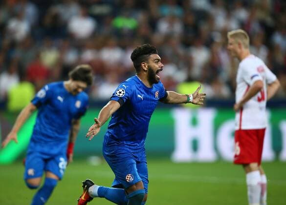 Bilder des Tages - SPORT SOCCER - UEFA CL quali, RBS vs Zagreb SALZBURG,AUSTRIA,24.AUG.16 - SOCCER - UEFA Champions League, Play-off qualification, Red Bull Salzburg vs GNK Dinamo Zagreb. Image shows the rejoicing of El Arabi Hilal Soudani (Zagreb). GEPAxpictures xFelixxRoittner