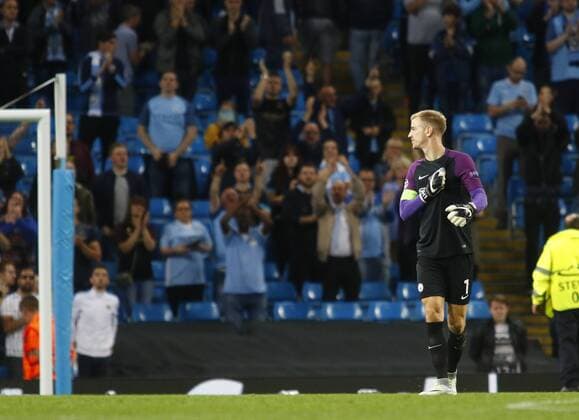 24.08.2016. Etihad Stadium, Manchester, England. Champions League Qualifying Football. Manchester City versus Steaua Bucharest. Manchester City keeper Joe Hart waves what might be a final farewell to the City crowd and players at the final whistle. xAlanxMartinx  ActionPlus11779756