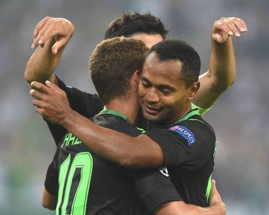 Championsleague Playoff Runde. Borussia Mönchengladbach - Young Boys Bern 24.08.2016. Die beiden Torschützen Thorgan Hazard (li.) und Raffael umarmen sich. Dahinter verdeckt: Lars Stindl (alle BMG). HM