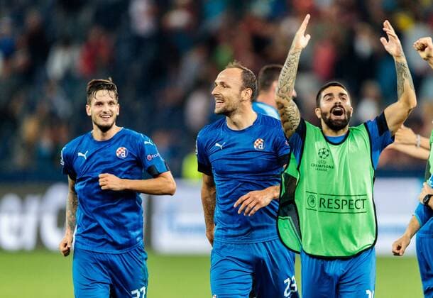 24.08.2016, Red Bull Arena, Salzburg, AUT, UEFA CL, FC Red Bull Salzburg vs Dinamo Zagreb, Play off, Rueckspiel, im Bild Zagreb Spieler jubeln ?ber den Sieg, Petar Stojanovic (GNK Dinamo Zagreb), Gordon Schildenfeld (GNK Dinamo Zagreb), Paulo Machado (GNK Dinamo Zagreb) Zagreb players cheer on victory during the UEFA Championsleague Play off 2nd Leg Match between FC Red Bull Salzburg and Dinamo Zagreb at the Red Bull Arena in Salzburg, Austria on 2016 08 24. Salzburg EX_JFK