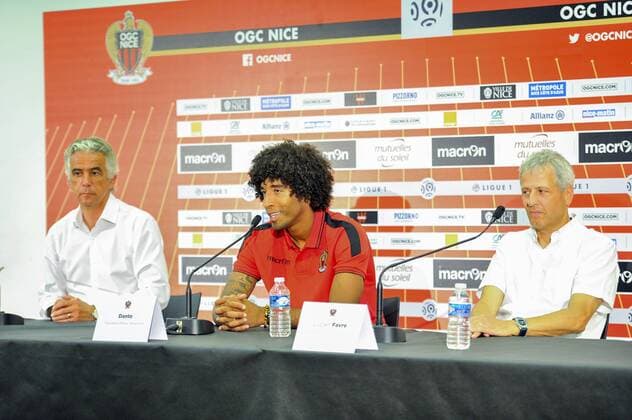 Fußball, OGC Nizza präsentiert Neuzugang Dante Jean Pierre Rivere (president OGCNice) - Dante - Lucien Favre (entraineur OGCNice) FOOTBALL : Conference De Presse Dante - OGC Nice - 24 08 2016 NorbertScanella Panoramic 
