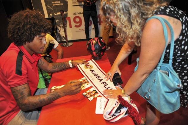 Fußball, OGC Nizza präsentiert Neuzugang Dante Bonfim (OGCNice) - Seance d othographe. FOOTBALL : Presentation Dante - OGC Nice - 24 08 2016 NorbertScanella Panoramic 