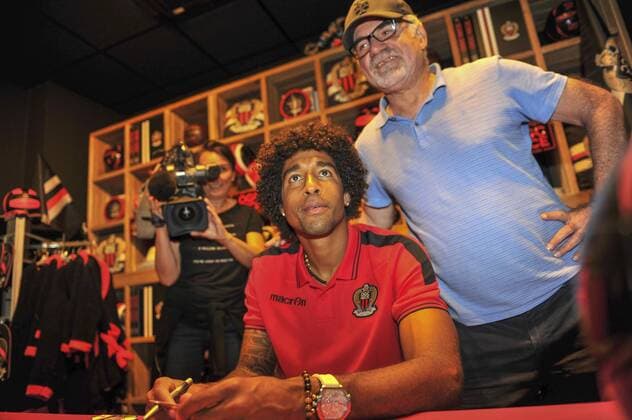 Fußball, OGC Nizza präsentiert Neuzugang Dante Bonfim (OGCNice) - Seance d othographe. FOOTBALL : Presentation Dante - OGC Nice - 24 08 2016 NorbertScanella Panoramic 