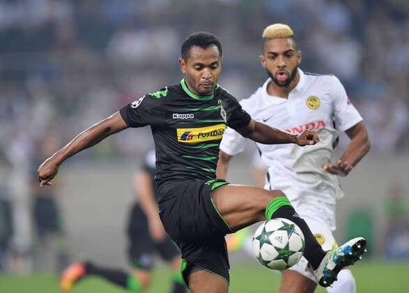 24.08.2016, Fussball, Saison 2016 2017, Champions League Qualifikation, Play-off, Borussia Moenchengladbach - Young Boys Bern 6:1, Raffael (Borussia Moenchengladbach), li., gegen Gregory Wüthrich, Gregory Wuethrich (Young Boys Bern)