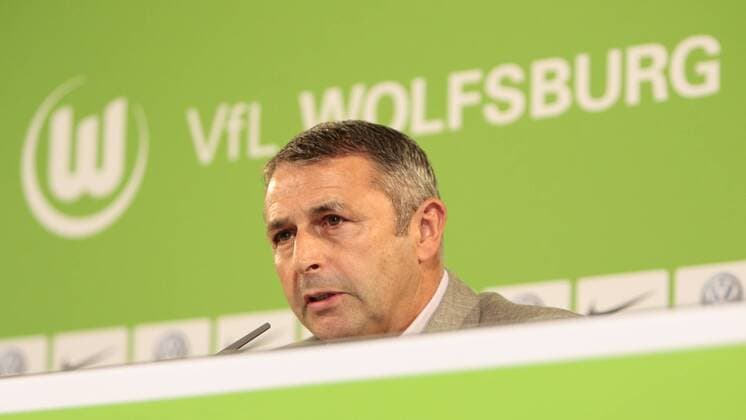 Klaus Allofs (Manager Wolfsburg) Porträt, Portrait, Einzelbild VfL Wolfsburg, Fußball, Bundesliga, VfL Wolfsburg Pressekonferenz, xtgx
