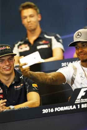 Motorsports: FIA Formula One World Championship WM Weltmeisterschaft 2016, Grand Prix of Belgium, 33 Max Verstappen (NLD, Red Bull Racing), 44 Lewis Hamilton (GBR, Mercedes AMG Petronas Formula One Team), xHOCHxZWEIx