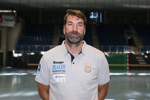 Handball, 1. BL, SC Magdeburg Porträttermin Sportlicher Leiter Steffen Stiebler (SC Magdeburg) - Handball Bundesliga Saison 2016-2017 Offizeller Fototermin SC Magdeburg in der GETEC Arena in Magdeburg - Einzelbild,Portrait,Deutschland, Handball, Mann, Maenner,25.08.2016