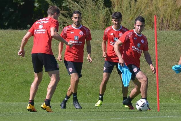 23.08.2016, xtkx, Fussball 1.Bundesliga, FSV Mainz 05 Training, emspor, v.l. Jose Rodriguez (Mainz 05) , Gerrit Holtmann (Mainz 05) , Levin Oeztunali (Mainz 05), Mainz