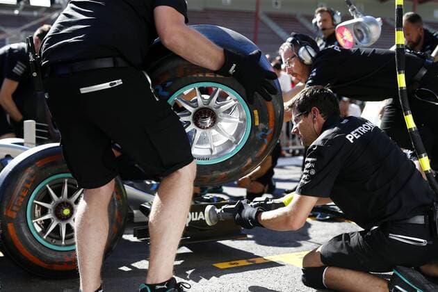Motorsports: FIA Formula One World Championship WM Weltmeisterschaft 2016, Grand Prix of Belgium, mechanic of Mercedes AMG Petronas Formula One Team xHOCHxZWEIx