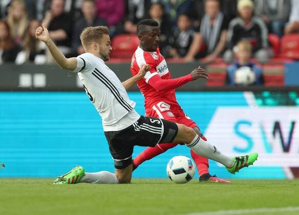 SOCCER - UEFA EL quali, Rosenborg vs A.Wien TRONDHEIM,NORWAY,25.AUG.16 - SOCCER - UEFA Europa League, Play-off qualification, BK Rosenborg Trondheim vs FK Austria Wien. Image shows Holmar Eyjolfsson (Rosenborg) and Felipe Pires (A.Wien). GEPAxpictures xChristianxOrt