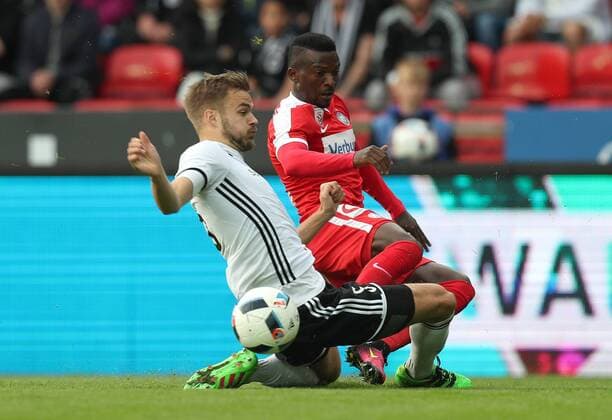 SOCCER - UEFA EL quali, Rosenborg vs A.Wien TRONDHEIM,NORWAY,25.AUG.16 - SOCCER - UEFA Europa League, Play-off qualification, BK Rosenborg Trondheim vs FK Austria Wien. Image shows Holmar Eyjolfsson (Rosenborg) and Felipe Pires (A.Wien). GEPAxpictures xChristianxOrt