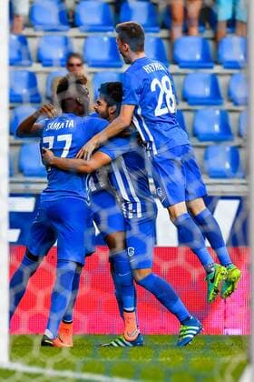 Fußball, EL Quali, KRC Genk - Lokomotiva Zagreb Genk s players celebrate after scoring the 1-0 goal during a match between Belgian first league team KRC Genk and Croatian Lokomotiva Zagreb, the return leg of the playoff round in the Europa League competition, in Genk, Thursday 25 August 2016. First leg ended on 2-2 draw result in Croatia. LUCxCLAESSEN  x04918639x