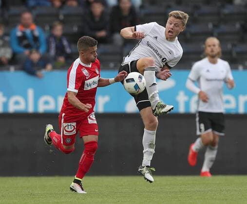 SOCCER - UEFA EL quali, Rosenborg vs A.Wien TRONDHEIM,NORWAY,25.AUG.16 - SOCCER - UEFA Europa League, Play-off qualification, BK Rosenborg Trondheim vs FK Austria Wien. Image shows Lucas Venuto (A.Wien) and Jonas Svensson (Rosenborg). GEPAxpictures xChristianxOrt