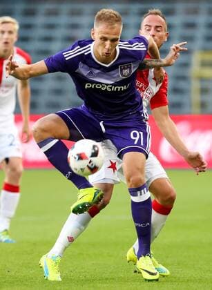 Fußball, EL Quali, RSC Anderlecht - Slavia Prag Anderlecht s Lukasz Teodorczyk and Slavia s Tomas Jablonsky fight for the ball during a match between Belgian first league soccer team RSC Anderlecht against Czech Slavia Prague, the return leg of the playoff round in the Europa League competition, Thursday 25 August 2016, in Anderlecht, Brussels. First leg ended on 0-3 in Czech Republic. VIRGINIExLEFOUR  x04918645x