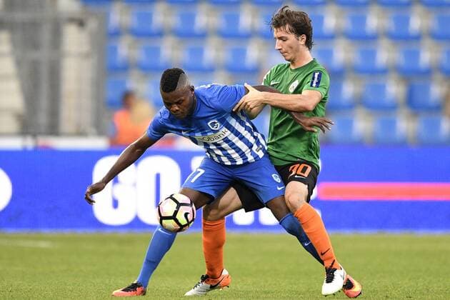 Genk s Mwbana Ally Samatta and Lokomotivo s Ivan Sunjic fight for the ball during a match between Belgian first league team KRC Genk and Croatian Lokomotiva Zagreb, the return leg of the playoff round in the Europa League competition, in Genk, Thursday 25 August 2016. First leg ended on 2-2 draw result in Croatia. YORICKxJANSENS  x04918679x