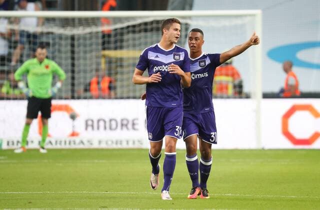 Anderlecht s Youri Tielemans (R) celebrates after scoring the 1-0 goal during a match between Belgian first league soccer team RSC Anderlecht against Czech Slavia Prague, the return leg of the playoff round in the Europa League competition, Thursday 25 August 2016, in Anderlecht, Brussels. First leg ended on 0-3 in Czech Republic. VIRGINIExLEFOUR  x04918700x