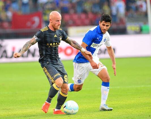 UEFA Europa league Playoff second leg match between Grasshoppers and Fenerbahce at Letzigrund Stadium in Zurich, Swiss on August 25 , 2016. Pictured: Miroslav Stoch (L) of Fenerbahce and Sherko Kareem 25 of Grasshoppers. Not available for publication in Turkey. 