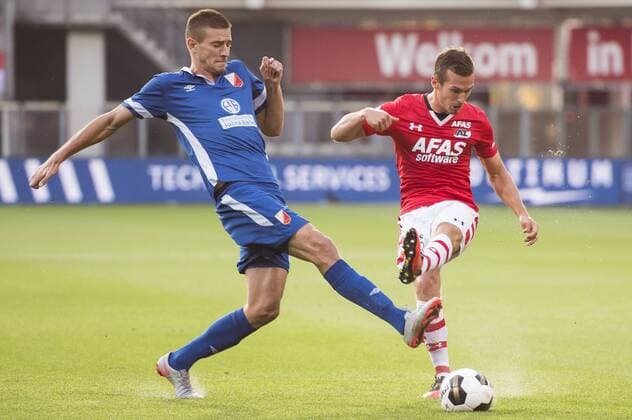 Fußball, EL Quali, AZ Alkmaar - Vojvodina Novi Sad (L-R) Nikola Asceric of FK Vojvodina, Stijn Wuytens of AZ Alkmaarduring the Europa League match between AZ and FK Vojvodina on august 25, 2016 at the AFAS Stadium in Alkmaar, the Netherlands AZ v FK Vojvodina Europa League 2016 2017 xVIxGerritxvanxKeulenxIVx 6099620