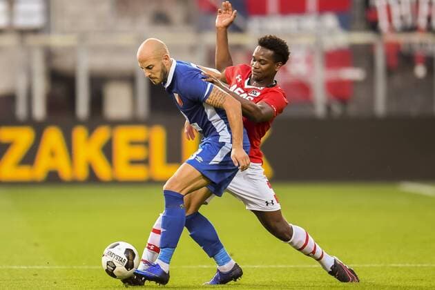 Fußball, EL Quali, AZ Alkmaar - Vojvodina Novi Sad (L-R) Nemanja Miletic of FK Vojvodina, Levi Garcia of AZ Alkmaarduring the Europa League match between AZ and FK Vojvodina on august 25, 2016 at the AFAS Stadium in Alkmaar, the Netherlands AZ v FK Vojvodina Europa League 2016 2017 xVIxGerritxvanxKeulenxIVx 6099623