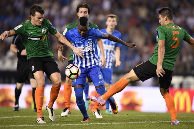 Lokomotivo s Luka Capan and Genk s Mwbana Ally Samatta fight for the ball during a match between Belgian first league team KRC Genk and Croatian Lokomotiva Zagreb, the return leg of the playoff round in the Europa League competition, in Genk, Thursday 25 August 2016. First leg ended on 2-2 draw result in Croatia. YORICKxJANSENS  x04918806x