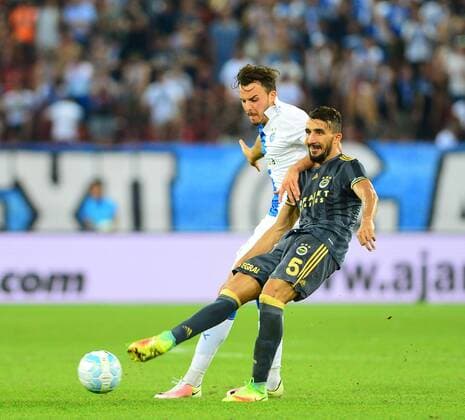 Fußball, EL Quali, Grasshopper Zürich - Fenerbahce Istanbul UEFA Europa league Playoff second leg match between Grasshoppers and Fenerbahce at Letzigrund Stadium in Zurich, Swiss on August 25 , 2016. Final Score: Grasshoppers 0 - Fenerbahce 2 Pictured: Mehmet Topal of Fenerbahce. Not available for publication in Turkey. 