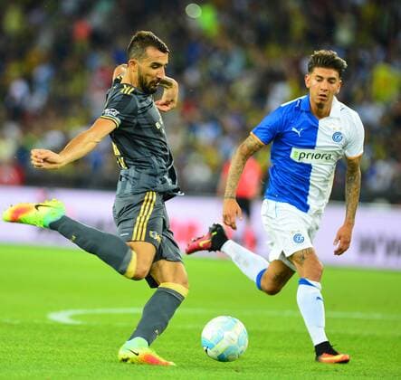 Fußball, EL Quali, Grasshopper Zürich - Fenerbahce Istanbul UEFA Europa league Playoff second leg match between Grasshoppers and Fenerbahce at Letzigrund Stadium in Zurich, Swiss on August 25 , 2016. Final Score: Grasshoppers 0 - Fenerbahce 2 Pictured: Mehmet Topal of Fenerbahce. Not available for publication in Turkey. 
