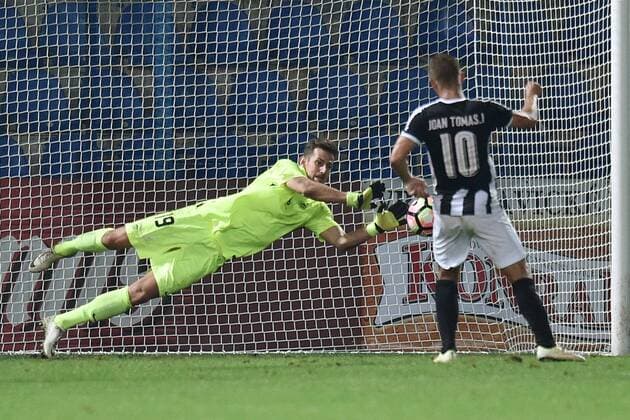 From left: goalkeeper Martin Dubravka of Liberec and Joan Tomas of Larnaca in action during the fourth qualifying round return Europa League match Slovan Liberec vs AEK Larnaca in Liberec, Czech Republic, August 25, 2016. (CTKxPhoto RadekxPetrasek) CTKPhotoP201608251094801  PER 15