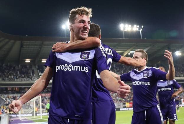 Anderlecht s Michael Heylen celebrates after scoring the 3-0 goal during a match between Belgian first league soccer team RSC Anderlecht against Czech Slavia Prague, the return leg of the playoff round in the Europa League competition, Thursday 25 August 2016, in Anderlecht, Brussels. First leg ended on 0-3 in Czech Republic. VIRGINIExLEFOUR  x04918847x